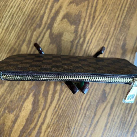 Fashion Checkered Brown Clutch / wristlet - NWOT - made of quality material . - Picture 7 of 12